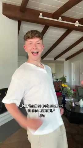 A post by @iamzuckerpuppe on TikTok caption: makeup war safe teurer als eintritt :( 