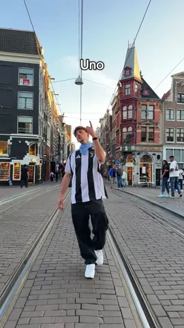 A post by @tream_auf_spotify_ on TikTok caption: in Amsterdam war Drago auch nicht..? #4u 