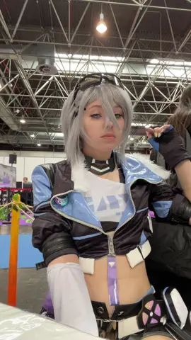 A post by @kawaii_ninchen on TikTok caption: Last dokomi tiktok 🫶 #animango #dokomi #dokomi2025 #honkaistarrail #honkaistarrailcosplay #silverwolf #silverwolfcosplay 