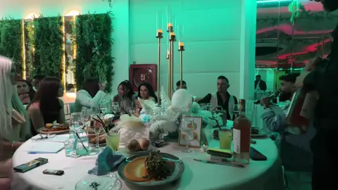 A post by @adrianaciriblan95 on TikTok caption: Niciun eveniment fără el🙏🏻❤️@A l e x    t e d y 🎤 ❤️Trb sa recunosc ca eram putin prinsa in 🍹discuție și n am fost atentă la cântare dar am ascultat acum întreg clipul (pe care il voi posta complet pe youtube) și punctezi unde trebuie 🙏🏻❤️  