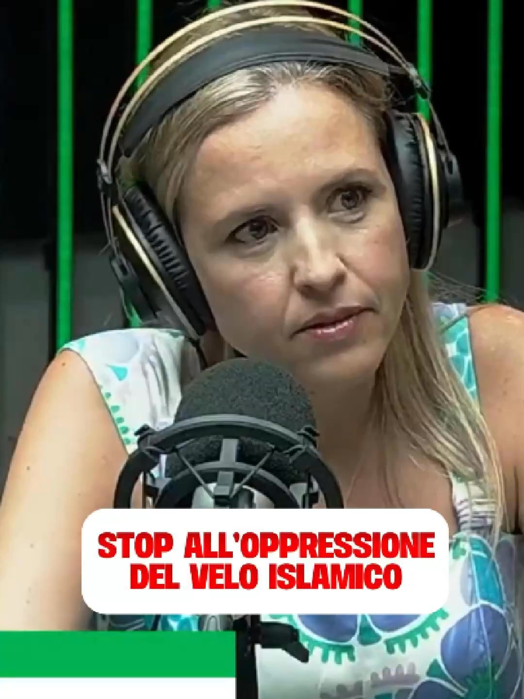 A post by @sardonesilvia on TikTok caption: C'è qualcuno che vorrebbe diffondere in Europa l'islamismo e l'idea, assurda, del velo islamico come simbolo di libertà. Non dobbiamo assolutamente piegarci. #veloislamico #donne #islamismo #lazanzara #sardone #cruciani