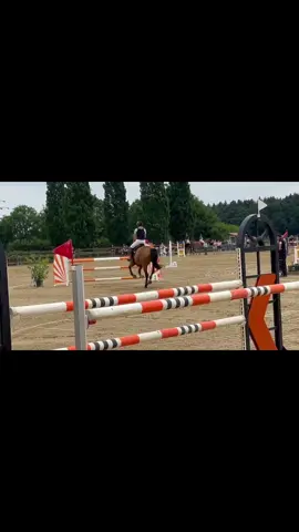 A post by @leonie.pander.official on TikTok caption: 6yo A-Banda clear and placed again in the 125m❤️#fy #fyp @doreen #youngster 
