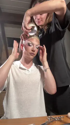 A post by @iamzuckerpuppe on TikTok caption: Denkt ihr so werde ich aufgenommen? 