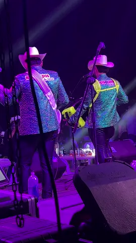 A post by @reynaldosdelasierraofic on TikTok caption: #ReynaldosdelaSierra #ajajiiiaa♠️ #bateandoduro #envivo #delamanodeDios #chulaellaaaaaa #flypシ #plebada #graciasgraciasgracias 