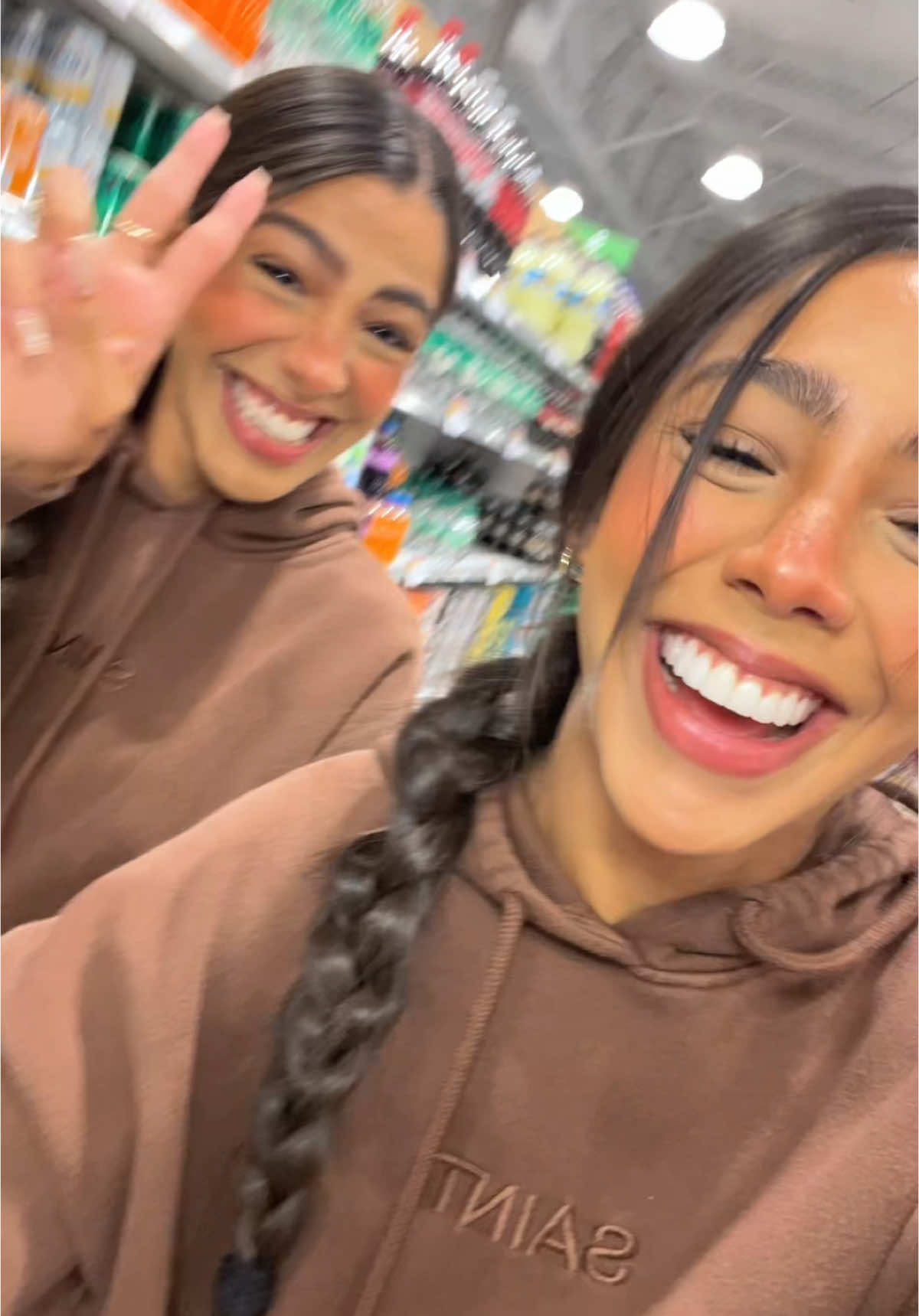 A post by @pedraza_twins17 on TikTok caption: Meila en la cocina es una historia 🤣 #foryou #parati #fyp 