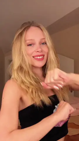 A post by @yarenalaca on TikTok caption: 👆🏻😚👆🏻