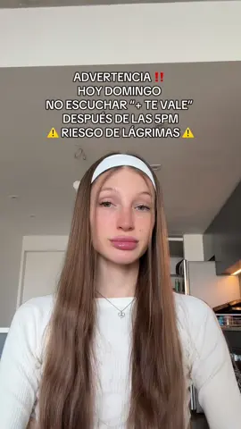 A post by @yamisafdie on TikTok caption: el q avisa no traiciona #mastevale #yamisafdie #emilia #nuevamusica #musicatriste 