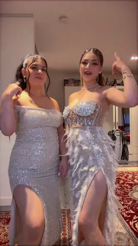 A post by @alexandraolimpia2 on TikTok caption: #viral #foryou #fyp @⚡️𝕬𝖑𝖊𝖝𝖆𝖓𝖉𝖗𝖆⚡️ #caramela 🔝🖤🖤💪