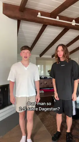 A post by @iamzuckerpuppe on TikTok caption: bucht uns den flieger
