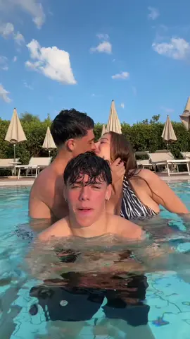 A post by @fabioferruccii on TikTok caption: el mejor 3 pa 3 @Cristiano🌓 @Viola Silvi 