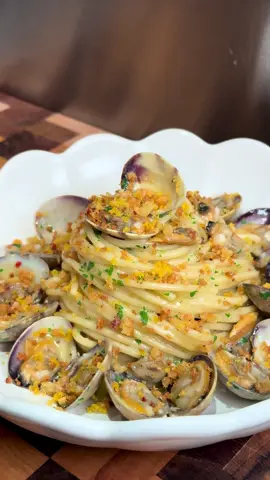 A post by @notorious_foodie on TikTok caption: Spaghetti alle Vongole - a taste of summer. Full recipe and long form video now up, link in bio! 😍🇮🇹 