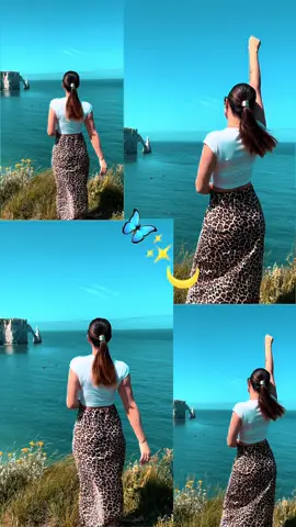 A post by @mihaelamelniciuc1 on TikTok caption: #etretatnormandie #normandie🇨🇵 #🌊wave_team🌊 #🌊🏖️ #foryoupage❤️❤️ #goviral #❤️❤️viralll #рекомендации #france🇫🇷 
