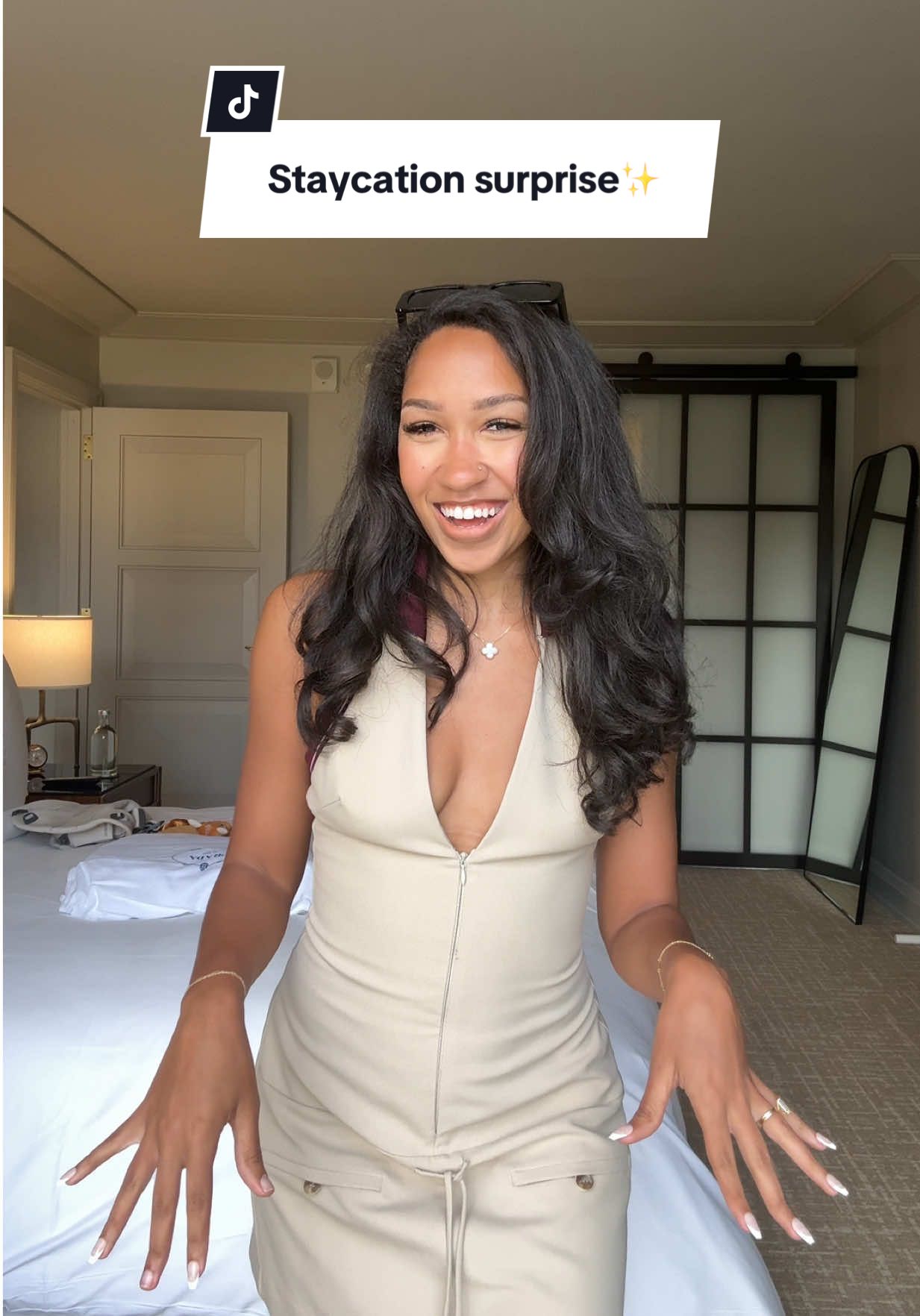A post by @jaylabrenae5 on TikTok caption: I’m so blessed to even be apart of such a huge moment in her life and happy to celebrate her always!💕👯‍♀️ @Four Seasons Hotels added the perfect touches and loved how many things I could add to her “room drop” easily with their assistance!✨ #BestFriends #staycation #roomdrop #babymoon  