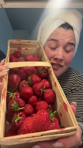 A post by @frgretel on TikTok caption: Bei Bananen denk ich immer an Durchfall 