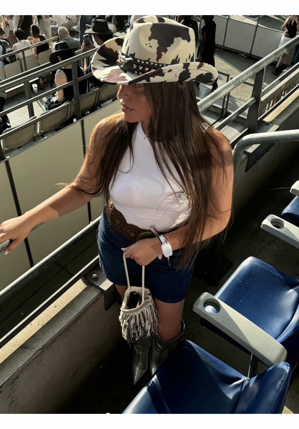 A post by @lapolapech on TikTok caption: dans un stand oui madame bien sûr 🤣🤣🤣 