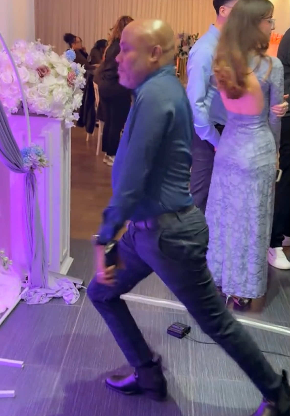 A post by @axelmerryl on TikTok caption: C’est de quel côté? 🔥
