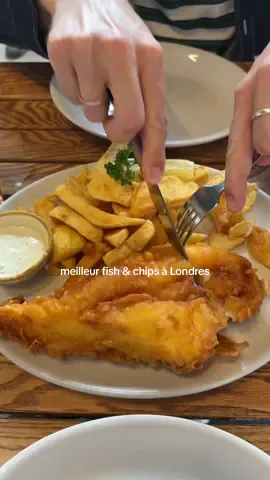 A post by @diaryofisabelle on TikTok caption: le meilleur fish & chips à Londres 🐟