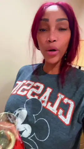 A post by @labellachanell on TikTok caption: 😒