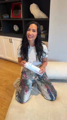 A post by @ddlovato on TikTok caption: can you tell we’re obsessed? #loveislandusa 