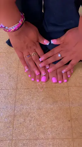 A post by @biigdrezzy29 on TikTok caption: -:KEEP A COUPLE PINK TOES🦶🏽IN MY SANDALS 🩴 !! 