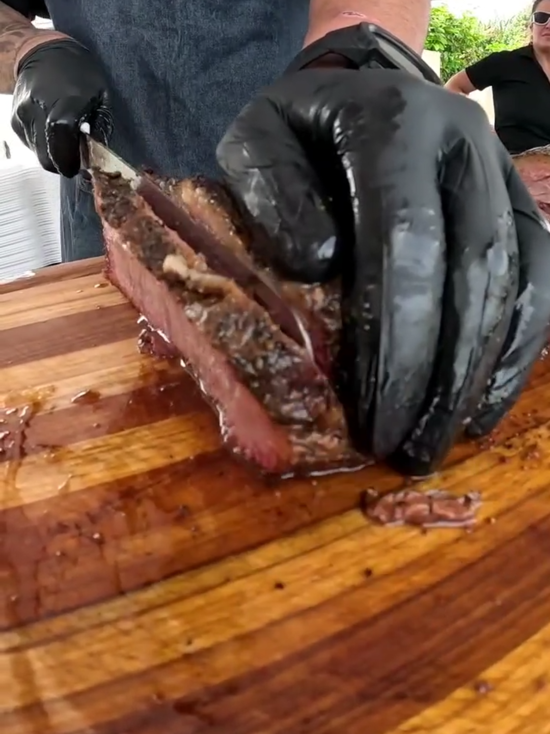 A post by @tradicionespr on TikTok caption: Jibaro BBQ 🔥🍖 Por Toda La Isla Carnes Ahumadas 🤪 se Deshacen Solitas ❤️🇵🇷 Sabrosas.. Jugosas  !!