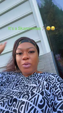A post by @yo_thats_erica on TikTok caption: At least he not begging 🤷🏽‍♀️ #thatmanandthemkids At least he not begging 🤷🏽‍♀️ #thatmanandthemkids 