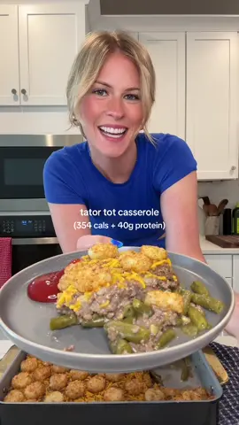 A post by @smallersam_pcos on TikTok caption: Low Cal + High Protein Tator Tot Casserole🫛 (354 cals + 40g protein/serving) Recipe makes 8 servings- written in the video!!  #caloriedeficit #protein #tots #beef #fiber #mealprep #easy #dinner #family #pcos #mom #beforeandafter #cooking 