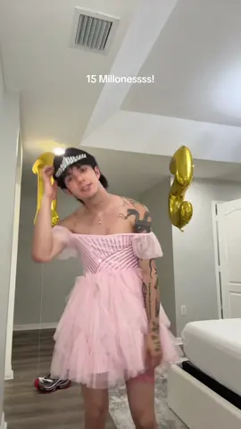 A post by @carlhoos_ on TikTok caption: Los amo team snake 🥹🐍❤️‍🩹 pareciera que fue ayer cuando llegamos al primer milloncito 🥹 #carlosalbertofuentes #carlosalberto #carlhoos_ #15million 