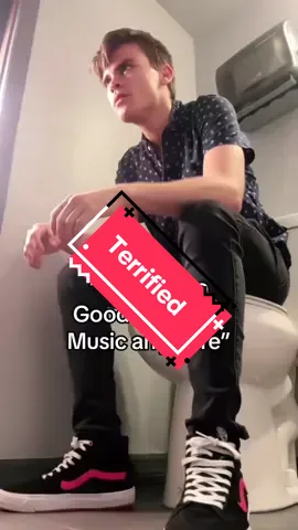 A post by @dakota_butler on TikTok caption: There’s no good NuMetal anymore?!? #numetal #fyp #foryou #vocalist #cover #alt #vocals #linkinpark #linkinparkfan #linkinparksoldier #2000s #dakota #fy #numetaltiktok #rockmusic 