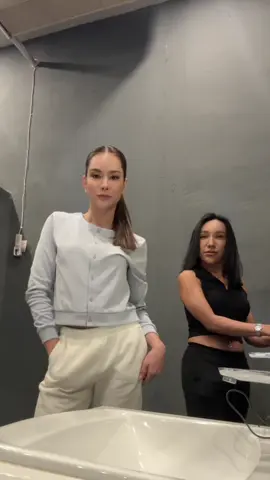 A post by @annasnga1011 on TikTok caption: นะคะ #แอนนาเสือ #annathethaiger #tiktokคนบันเทิง 