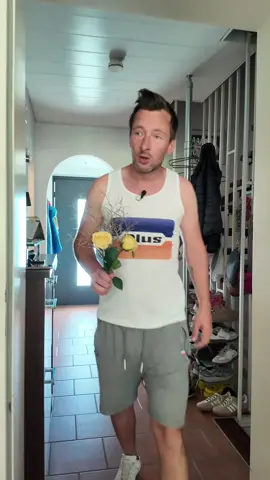 A post by @marcelkay on TikTok caption: Uwe ausse 90er kann auch Romantik 🤣  #90er #blumen #satire 