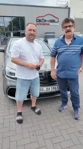 A post by @autocentermulheimgoksu on TikTok caption: S400d wird ausgeliefert allzeit gute Fahrt Asim Abi #autocentermulheimgoksu #hayrullahgöksu #following #neueingetroffen #mülheimanderruhr #deutschland #deutschland #autohändler #sportcars #eigenwerbung 