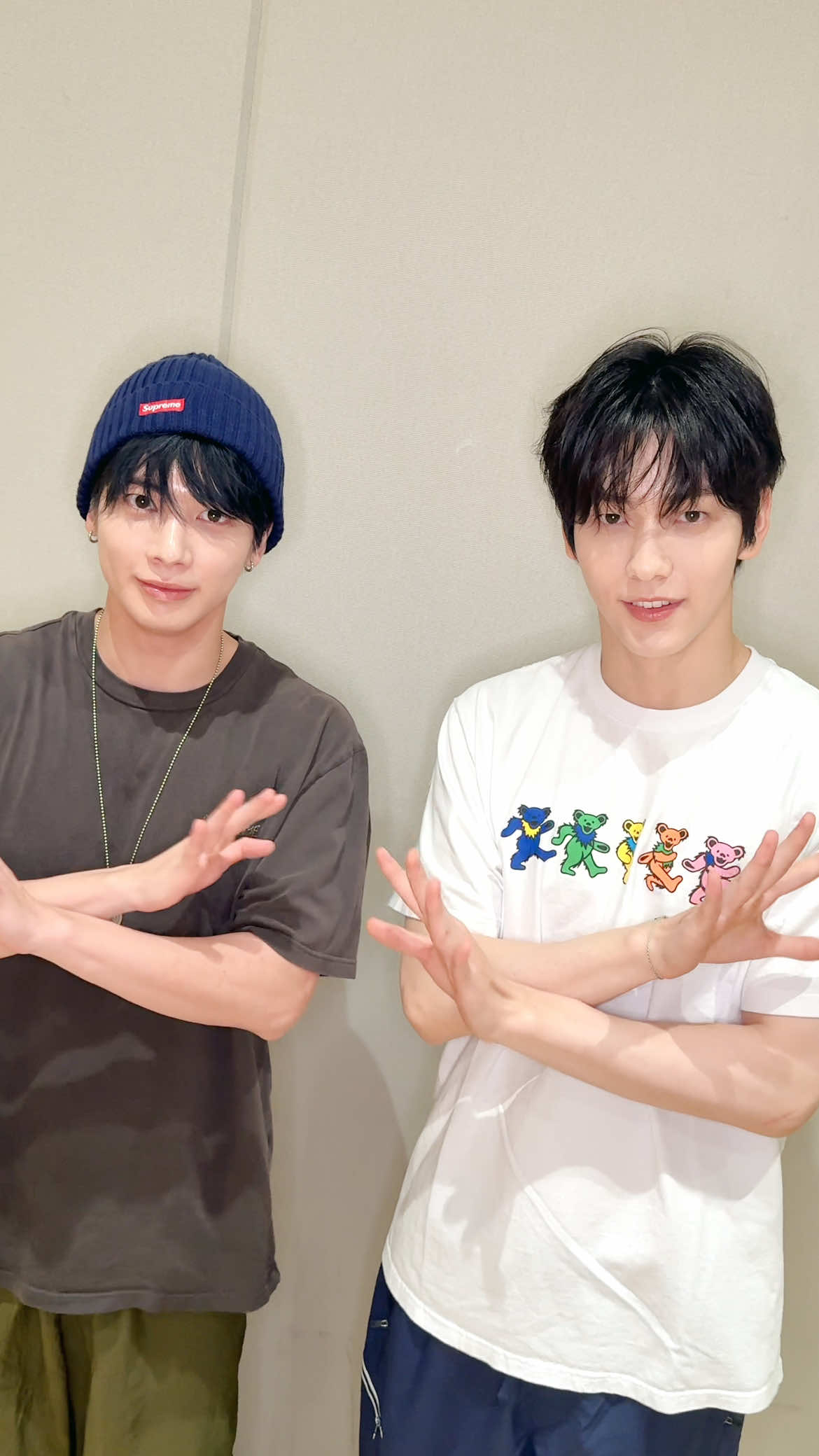 A post by @txt.bighitent on TikTok caption: 〰️🤟〰️🌀