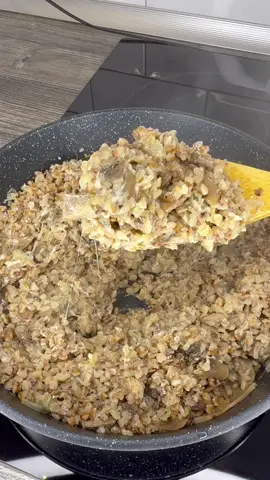 A post by @tanya_kalyagina on TikTok caption: ГРЕЧОТТО 😋 ⠀ Давай соберём больше ❤️ и «Спасибо за рецепт!» Больше полезного и вкусного в моем ТГ КАНАЛЕ ❤️ ссылка в шапке профиля ☺️ ⠀ Вам понадобится: ▫️сливочное масло 20 г ▫️лук 1 шт ▫️шампиньоны 150 г ▫️гречка 1 ст. ▫️соль, перец ▫️итальянские травы 0,5 ч.л ▫️вода 1,5 ст. ▫️сливки 10% 100 г ▫️сыр пармезан 50 г ⠀ Приятненького аппетита 😋
