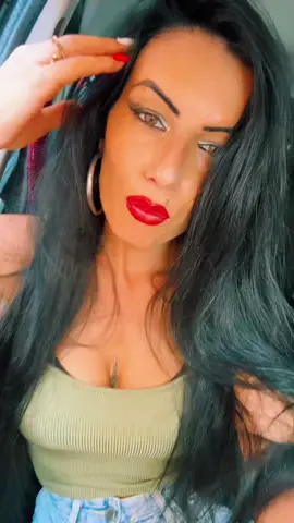 A post by @_dina_cardone_ on TikTok caption: Il segreto? Un rossetto fiammante e farsi aspettare💄🫦🔥❤️