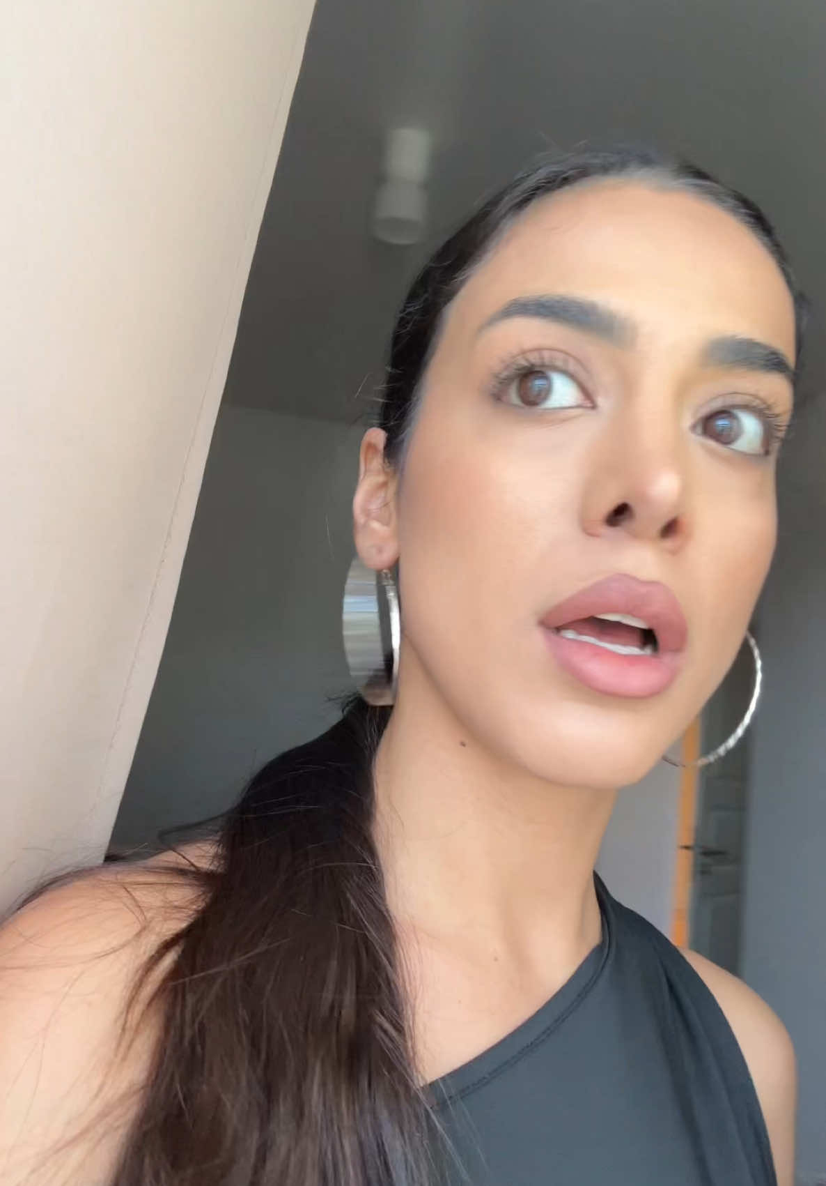 A post by @hamibees on TikTok caption: 🙂‍↕️