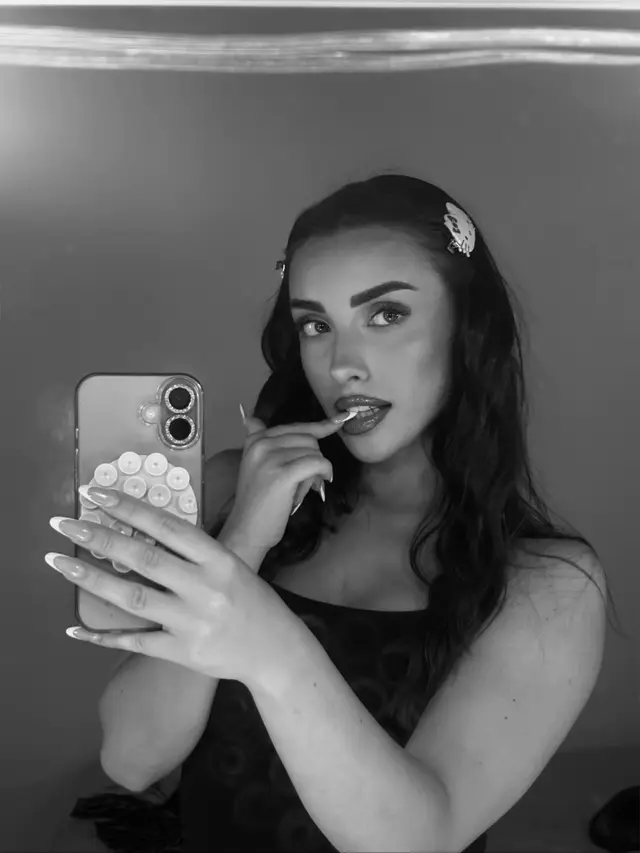 A post by @martinatrincaa on TikTok caption: self