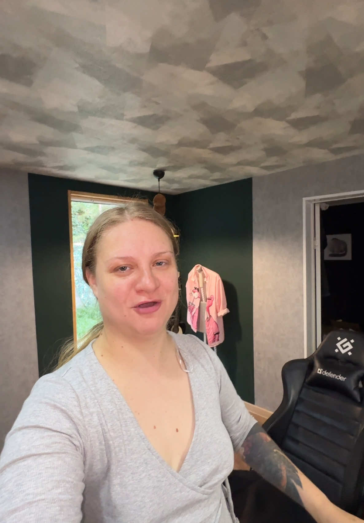 A post by @valusha_strelec on TikTok caption: С пивасом все норм, если что😂