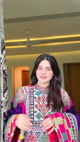 A post by @kubrakhan665 on TikTok caption: 🫀#kubrakhan665 @Mahtaab.collection 