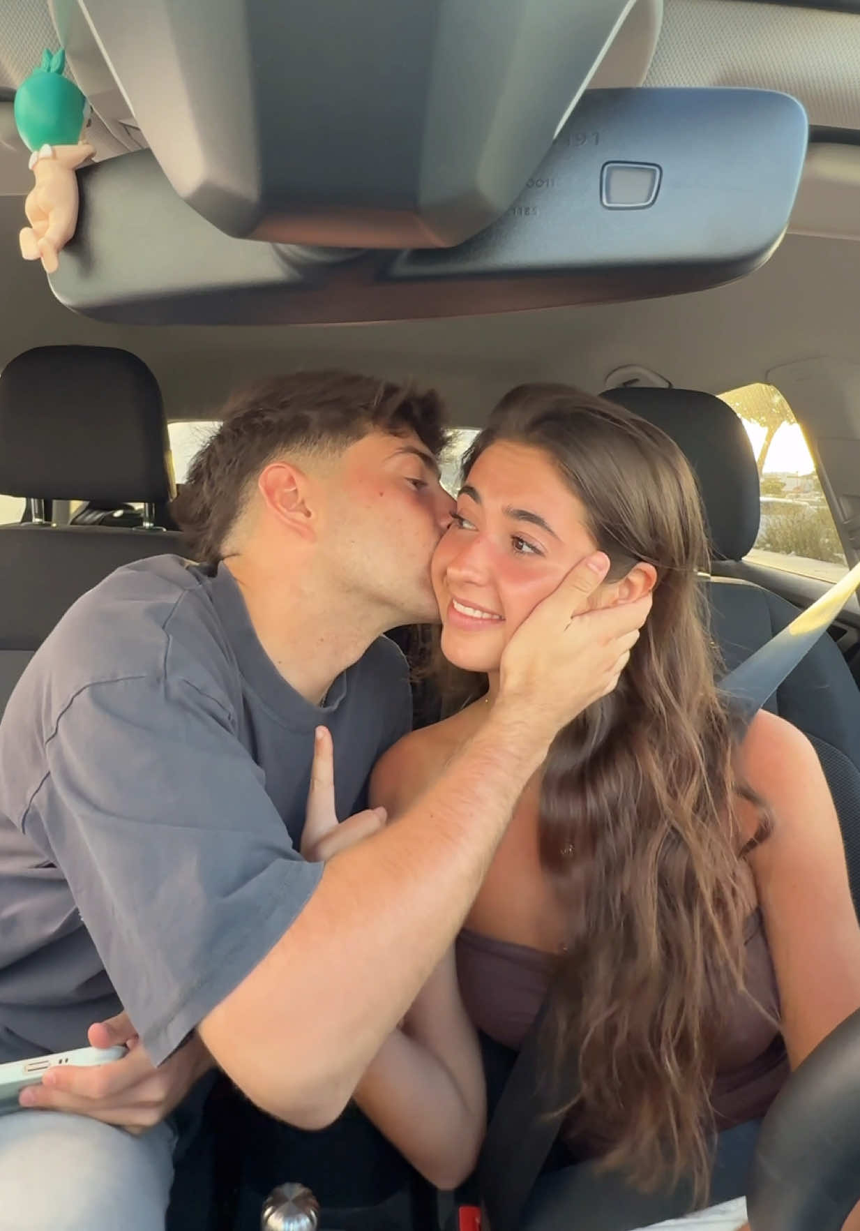 A post by @manuregatoo on TikTok caption: PubIi. Aprovechando que yo (Manu) soy un #BigMacFan le he querido traer una sorpresita a mi Marina de @McDonald's® España 