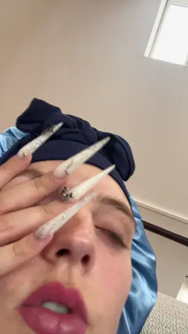 A post by @missgeorgiacavallo on TikTok caption: NIEMAND🫵🏻