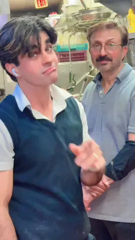 A post by @sialkoti_asad on TikTok caption: Follow me on Instagram ID amushtaq87 #sialkoti_asad #resturantwala #resturantpakam #fyp 