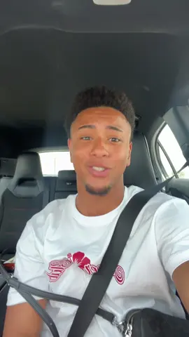 A post by @93maxime on TikTok caption: Ella tiene el beso del Golden Boy⭐️😉