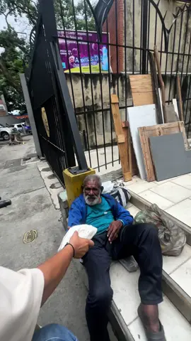 A post by @alexisvargass__ on TikTok caption: Cuando hacemos las cosas de corazón Dios nos sorprende🙏🏼❤️ @Kilino Burguer oficial #ayudas #viral #bendiciones 