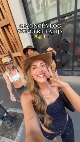 A post by @luna.nieuwboer on TikTok caption: Omg dit concert was AMAZING 🥹🥰*invited @Maybelline NY #maybelline #maybellinebubbletour #queenbubble #colossalbubble #makeup