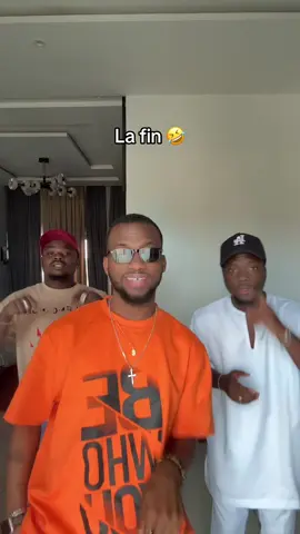 A post by @jojolecomedien1 on TikTok caption: On peut être danseuse de quel artiste 🤣🤣🤣🤣🤣