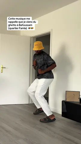 A post by @bovann on TikTok caption: Savoir danser ou bien jouer au football était le minimum pour faire partie des vrais garçons du quartier 😅 