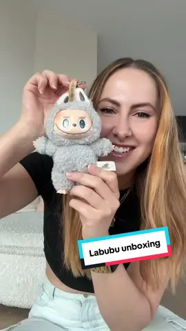 A post by @bokado on TikTok caption: De dag waarvan ik niet wist dat die zou komen.. ik heb een labubu!! #labubu #unboxing 
