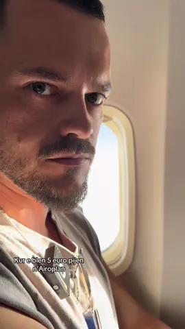 A post by @arjanlekaj on TikTok caption: Qy ani ndaje me shokët #arjanlekaj 