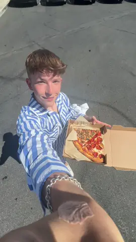 A post by @iamzuckerpuppe on TikTok caption: hättet ihr gedacht mehr oder weniger für 1 Tag in Los Angeles